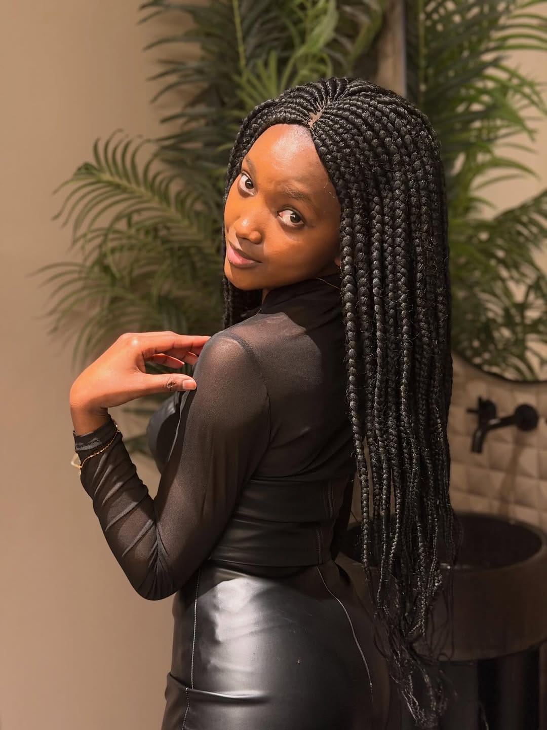 Post 3 by Bint Diallo🫅 on Instagram (carousel)