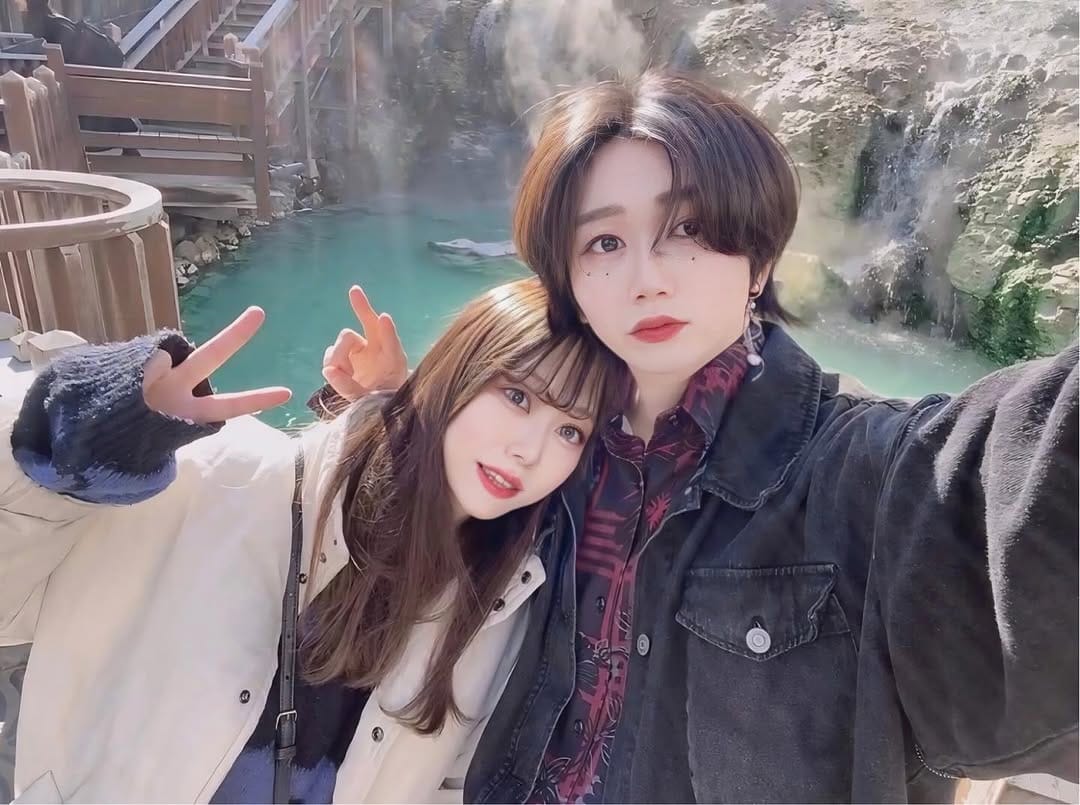 Post 10 by 미소년군/微男子くん on Instagram (carousel)
