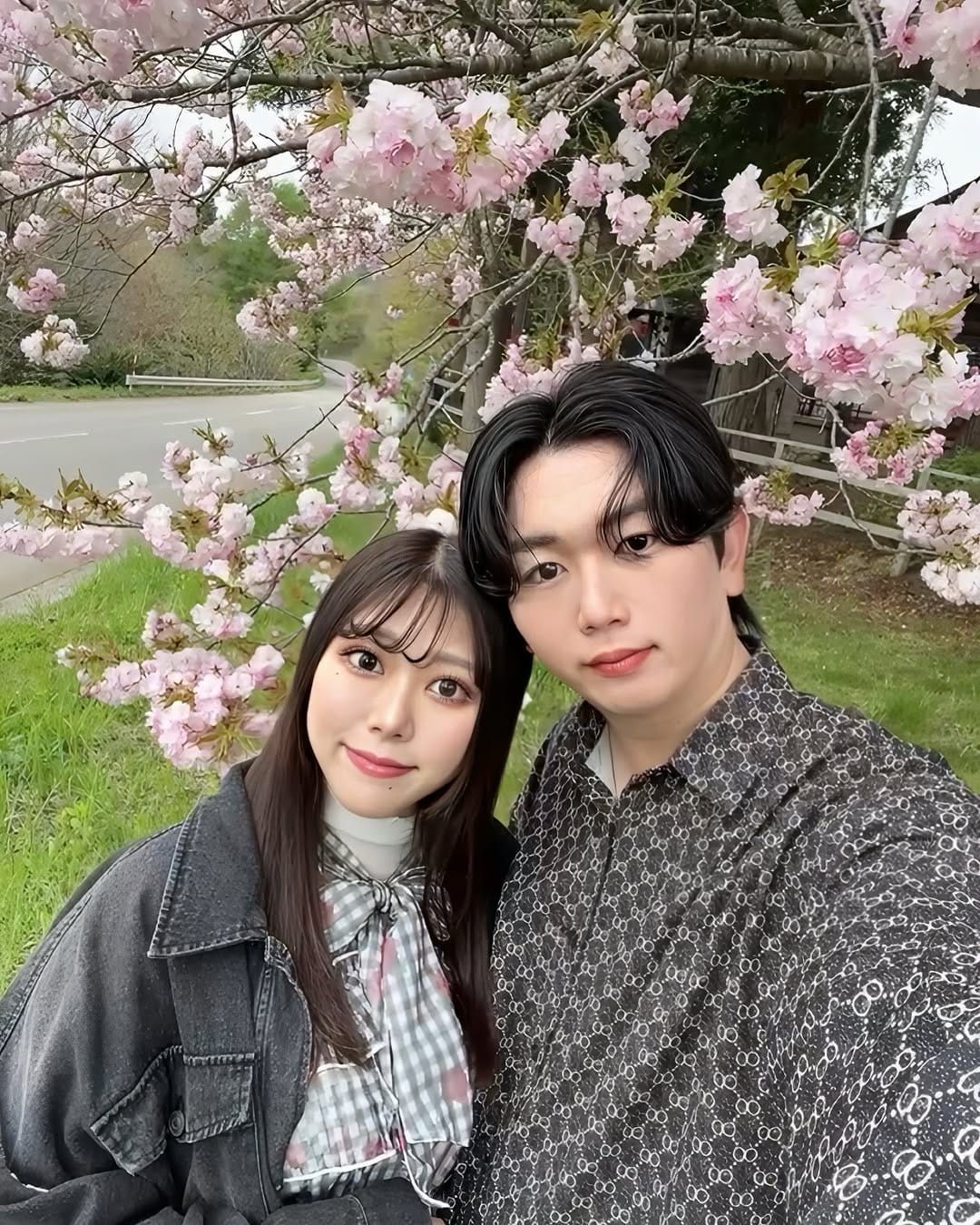 Post 6 by 미소년군/微男子くん on Instagram (carousel)