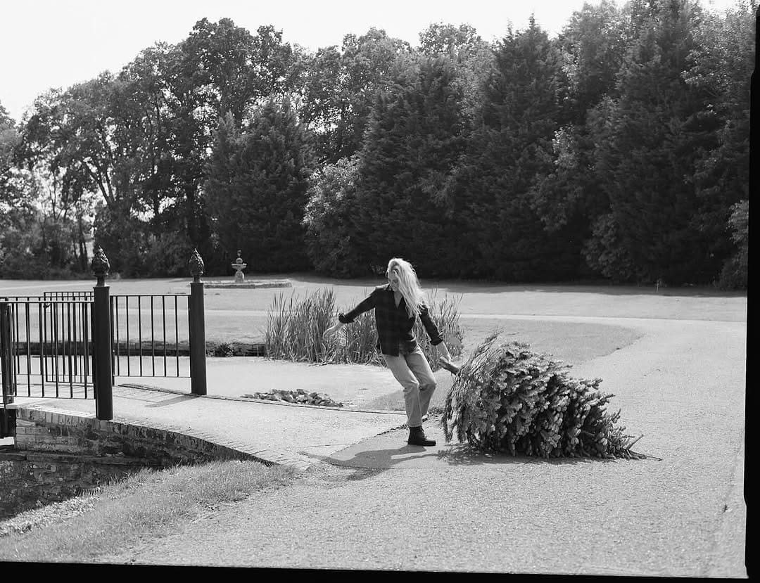 Post 5 by Becca Horn on Instagram (image)
