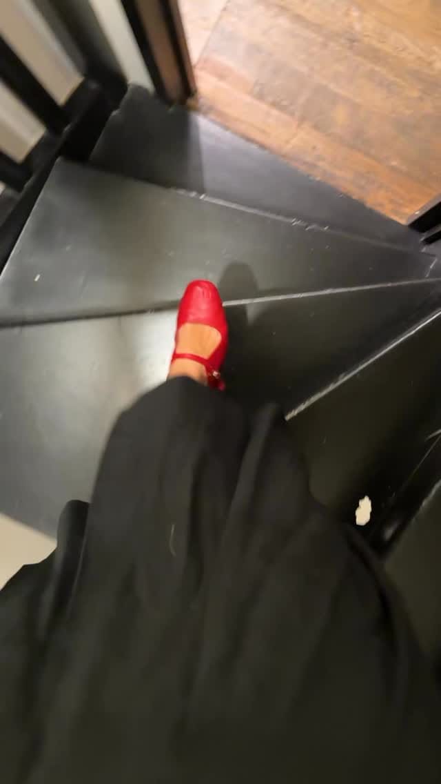 Post 3 by Louise Carmen Paris on Instagram (video)