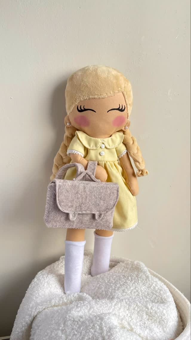 Post 2 by Poupette 🎀 Poupées et accessoires on Instagram (video)