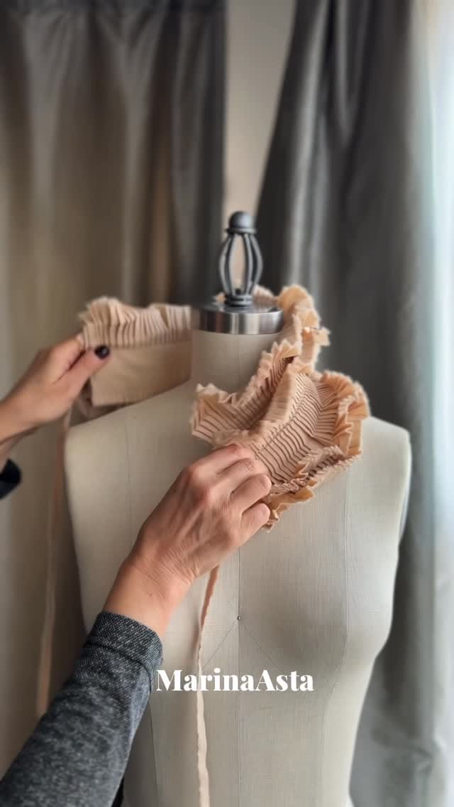 Post 6 by Marina Asta on Instagram (video)