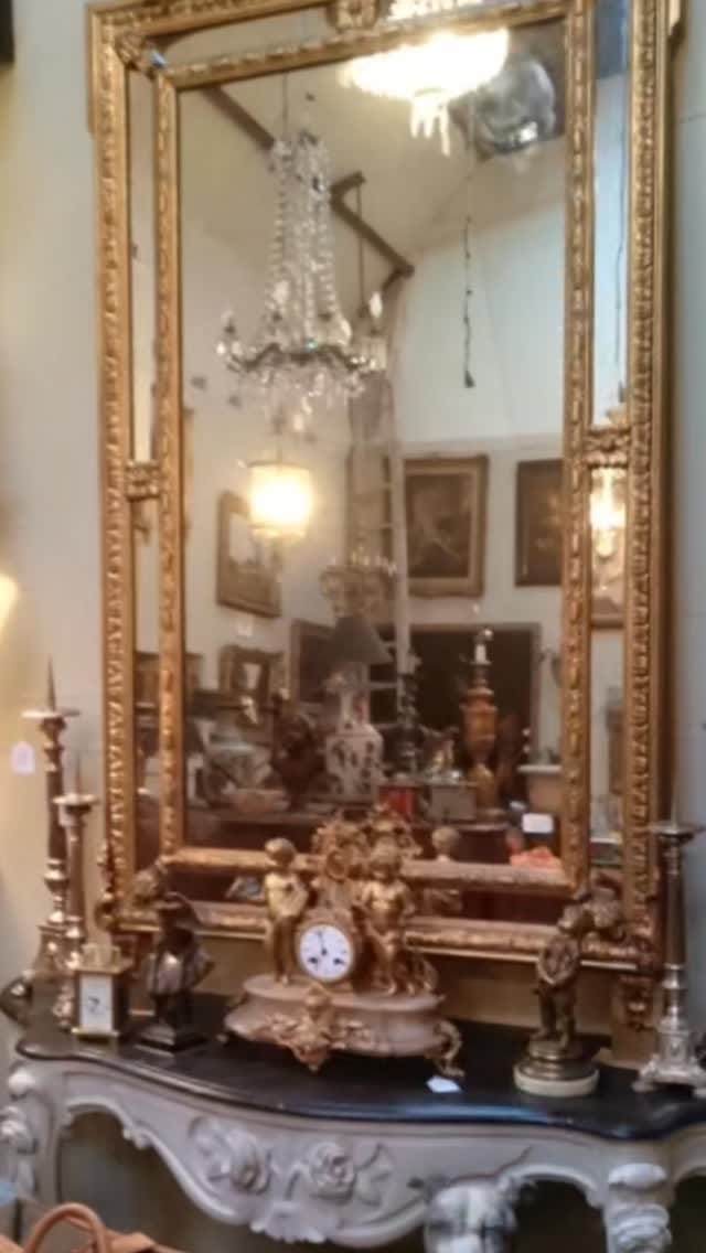 Post 3 by R U E  D E   F R A N C E on Instagram (video)