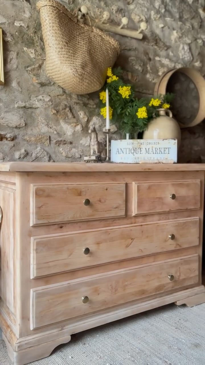 Post 4 by Mille et une pépite - Chloé - Brocante en ligne on Instagram (video)