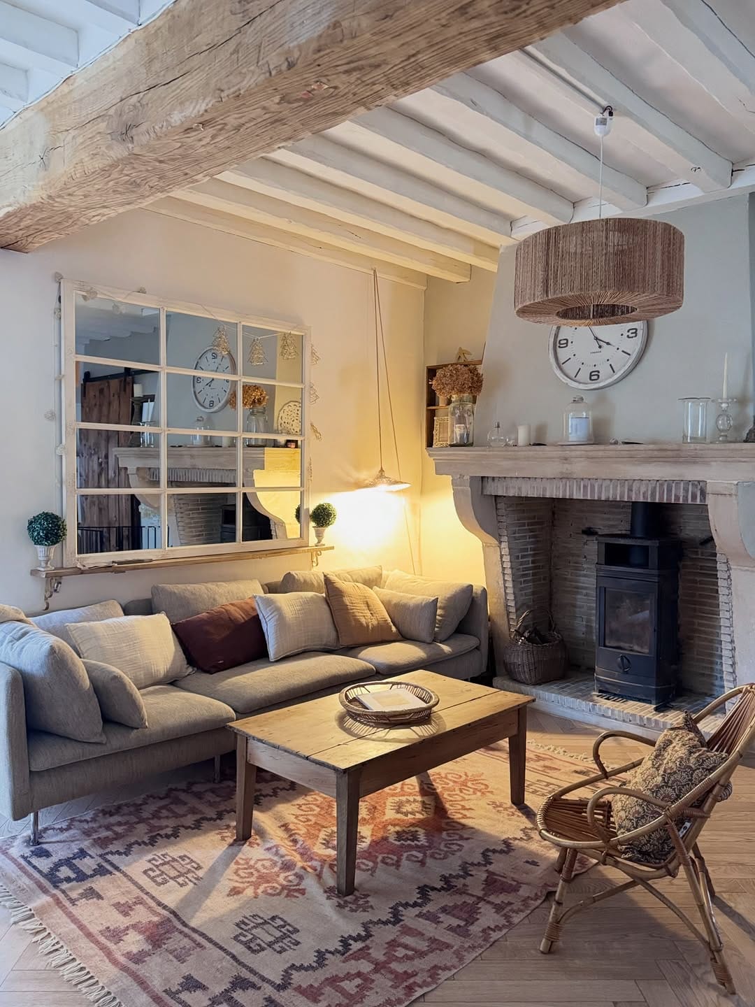 Post 3 by Mille et une pépite - Chloé - Brocante en ligne on Instagram (carousel)