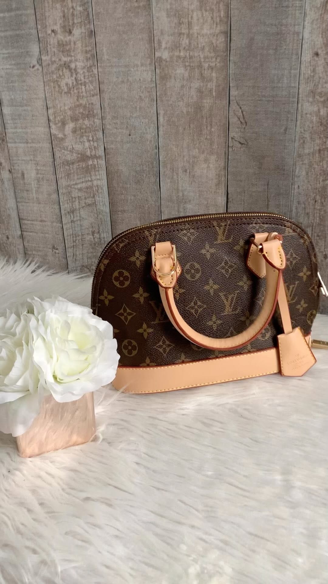 Post 10 by Sofia paris on Instagram (video)