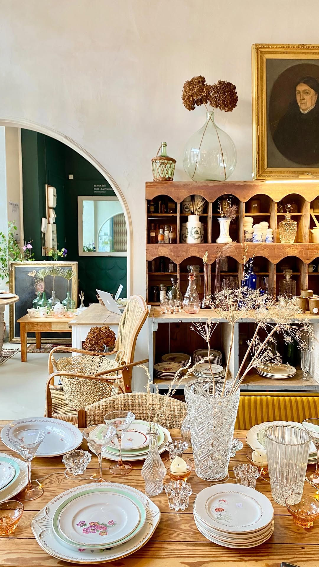 Post 9 by Vide Déco on Instagram (video)