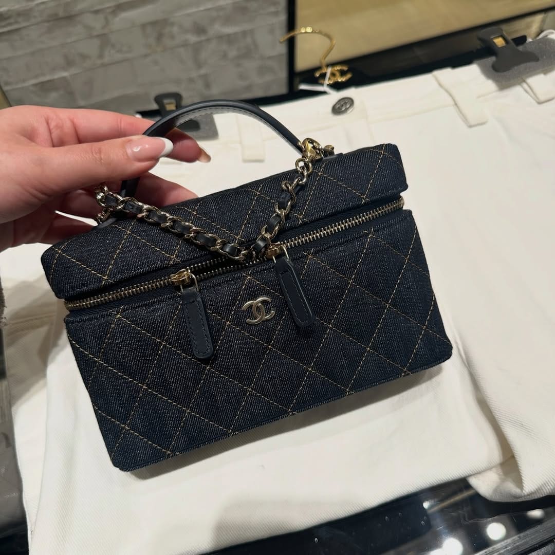Post 4 by Devolo Shoppers on Instagram (carousel)