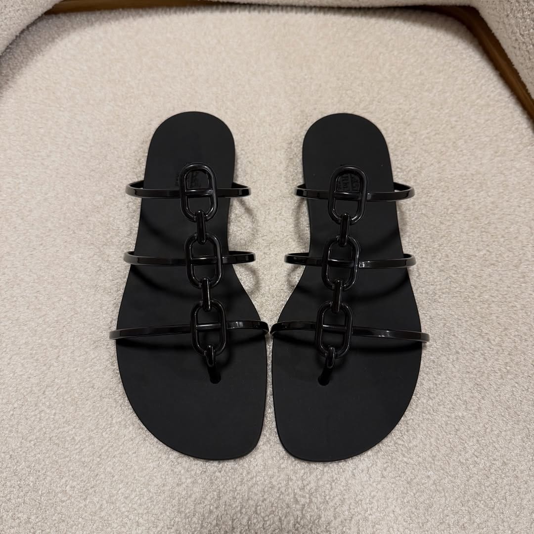 Post 10 by Devolo Shoppers on Instagram (carousel)