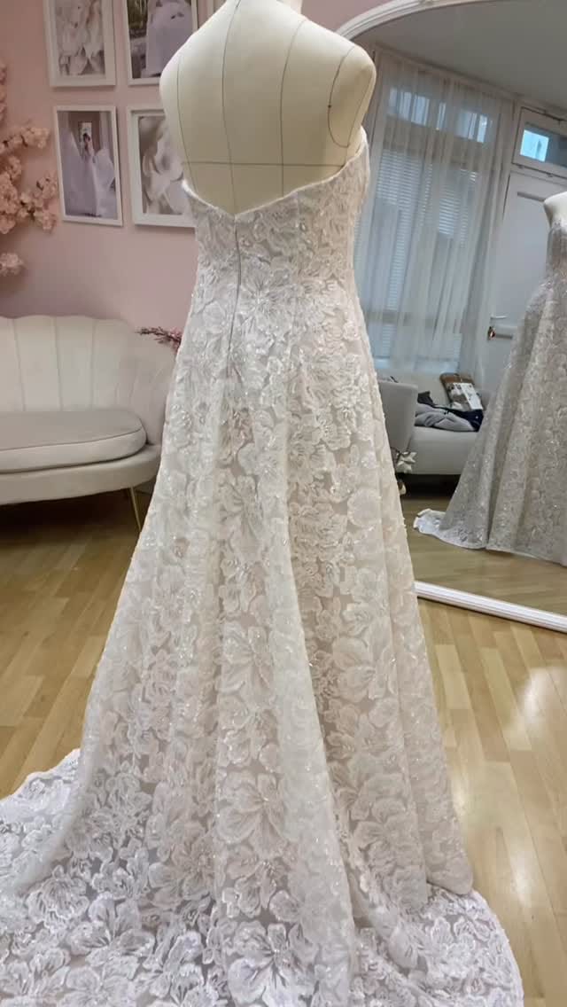 Post 3 by Oksana Kokhan on Instagram (video)