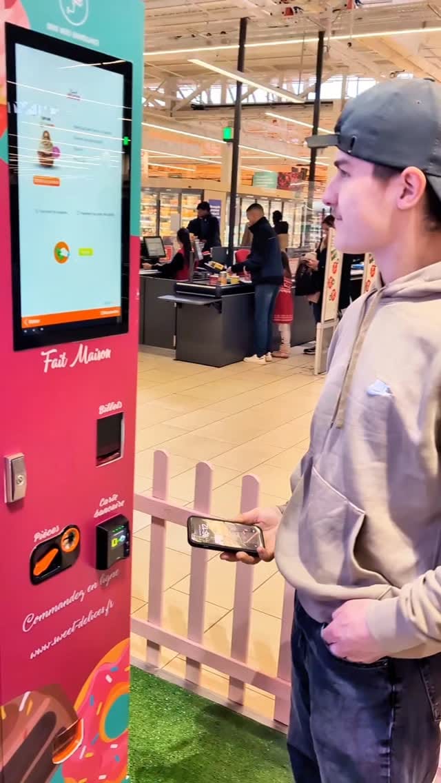 Post 1 by Sweet Délices on Instagram (video)