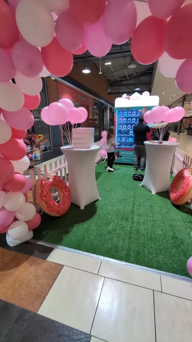 Post 9 by Sweet Délices on Instagram (video)
