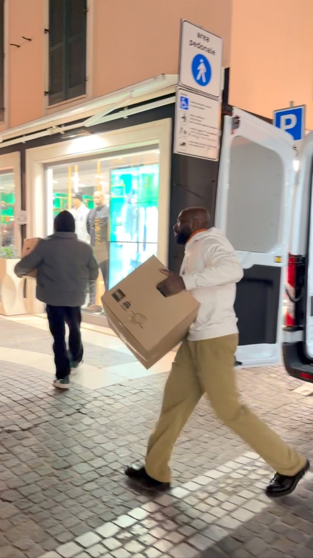 Post 4 by LIONEL BOUTIQUE SBT on Instagram (video)
