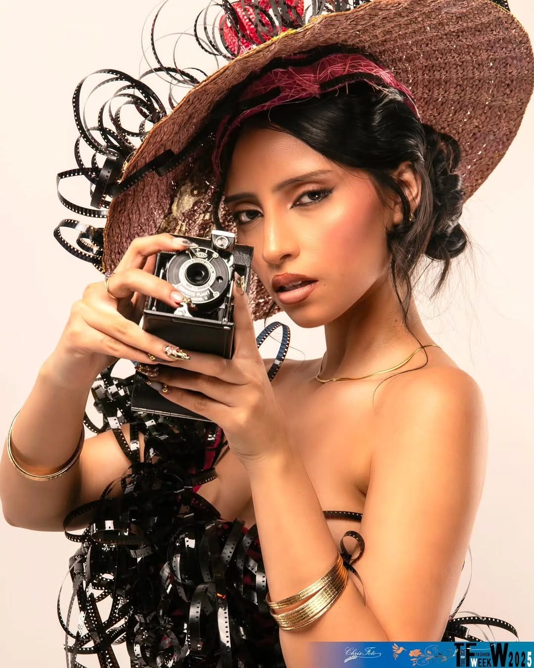 Post 7 by 🇫🇷/🇨🇴 Catalina Gayral 🇨🇴/🇫🇷                Photo/Défilé/Clip/Pub on Instagram (carousel)
