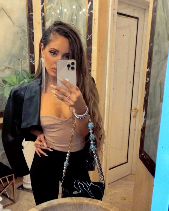 Post 5 by Anna Granovskaya on Instagram (video)