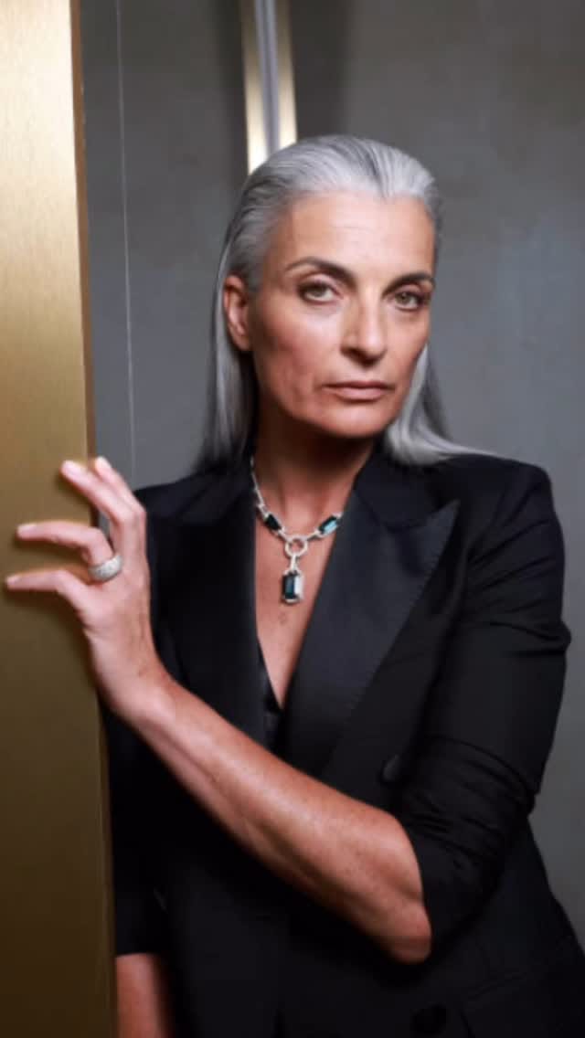 Post 10 by Anne Le Bars | Grey Hair Model 50+ on Instagram (video)