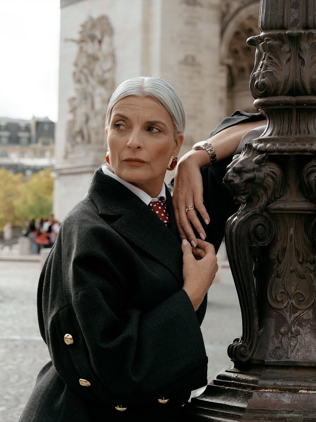Post 6 by Anne Le Bars | Grey Hair Model 50+ on Instagram (carousel)
