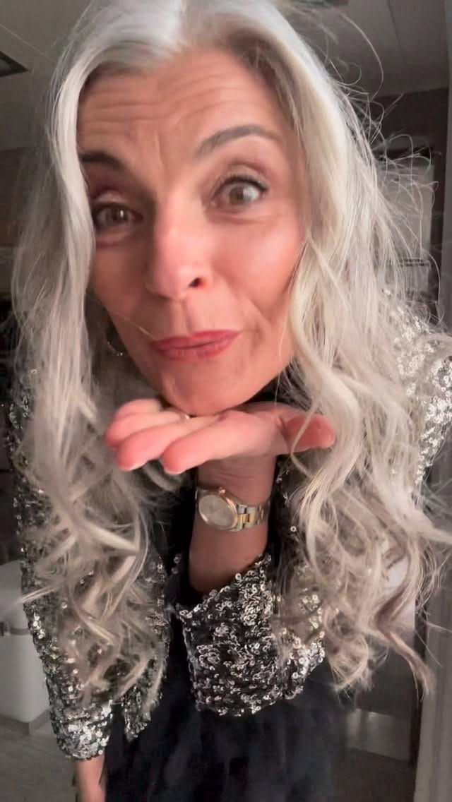 Post 1 by Anne Le Bars | Grey Hair Model 50+ on Instagram (video)