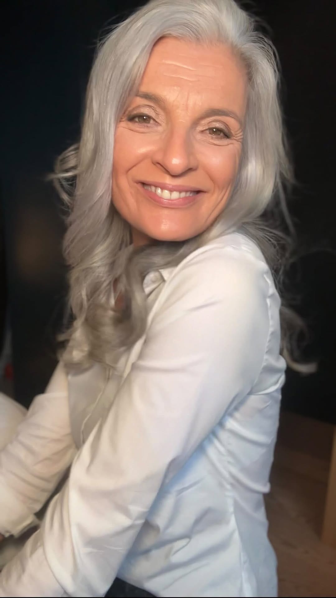 Post 3 by Anne Le Bars | Grey Hair Model 50+ on Instagram (video)
