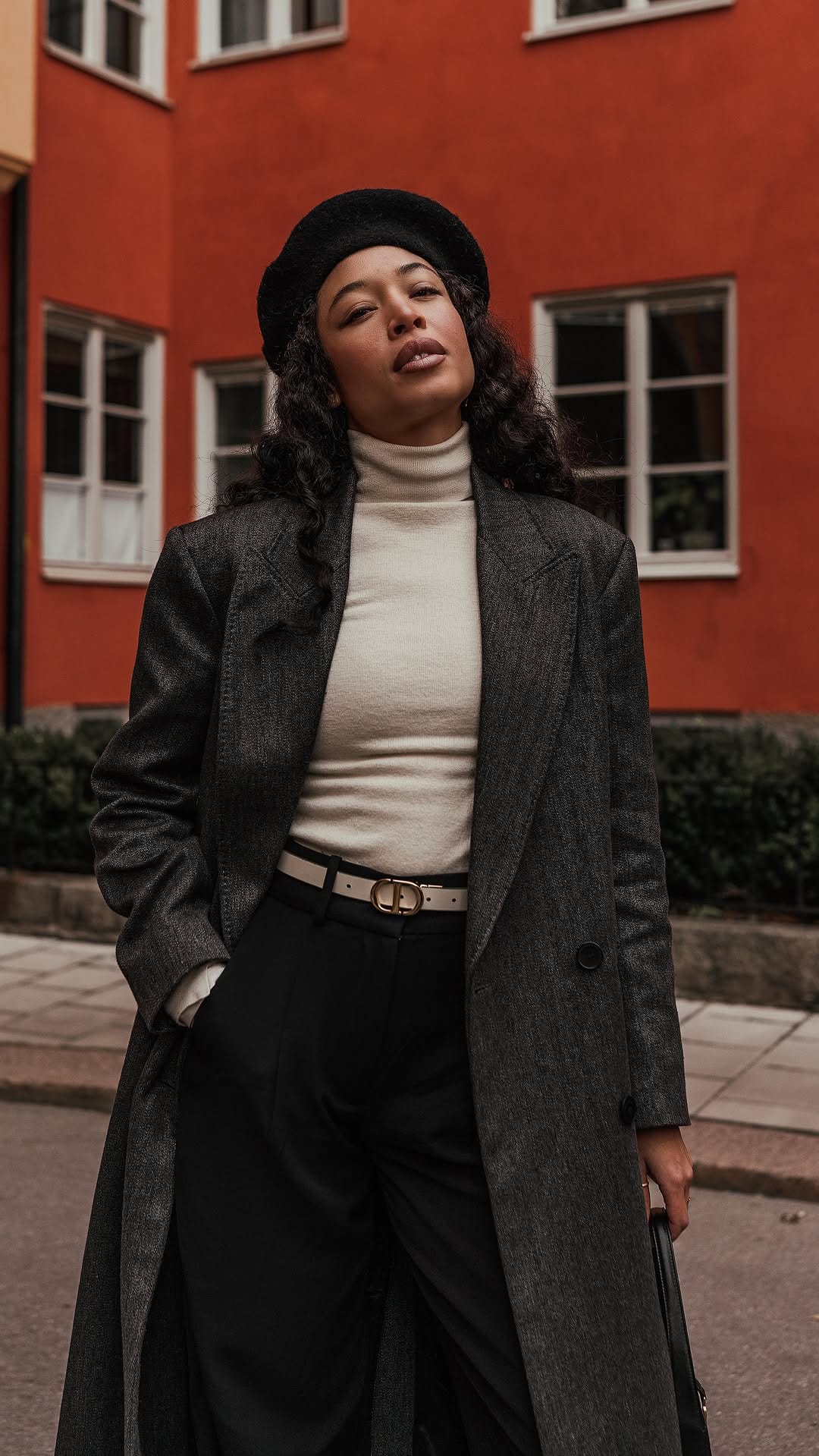 Post 6 by Violaine Frédérique on Instagram (video)