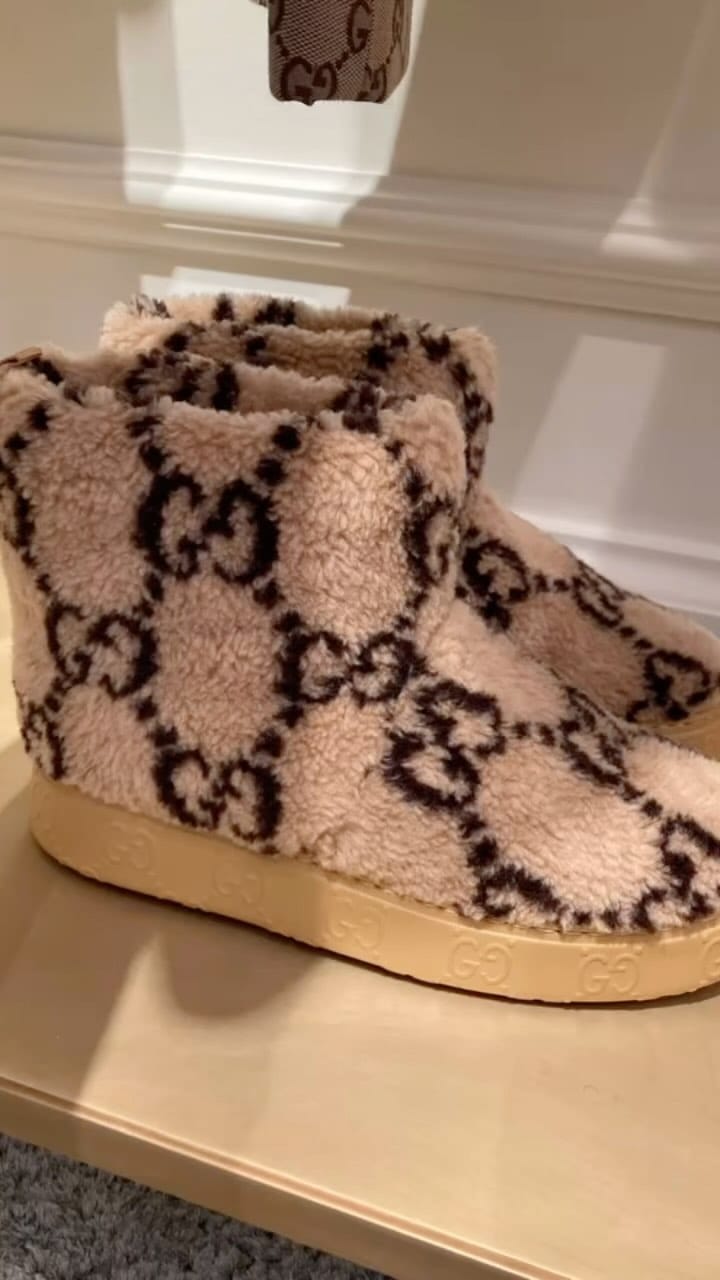 Post 8 by Luxury Personal Shopper By Nour✨ on Instagram (video)