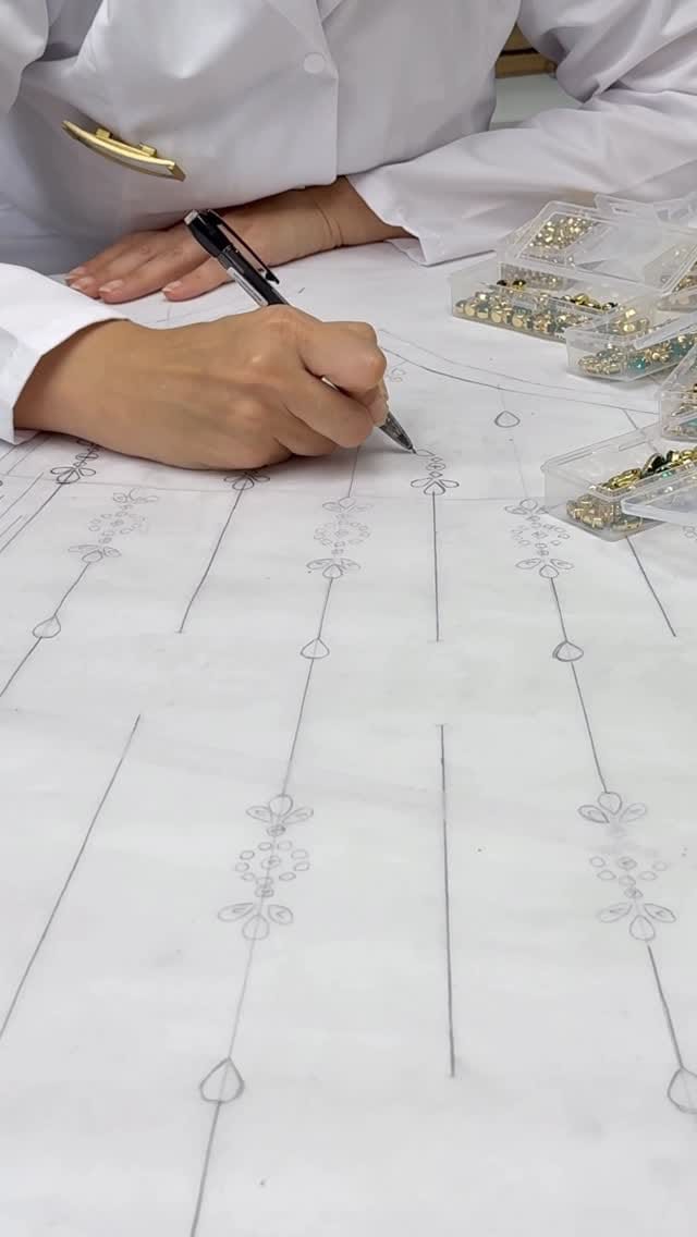 Post 3 by Maison Dorra Dhahri on Instagram (video)
