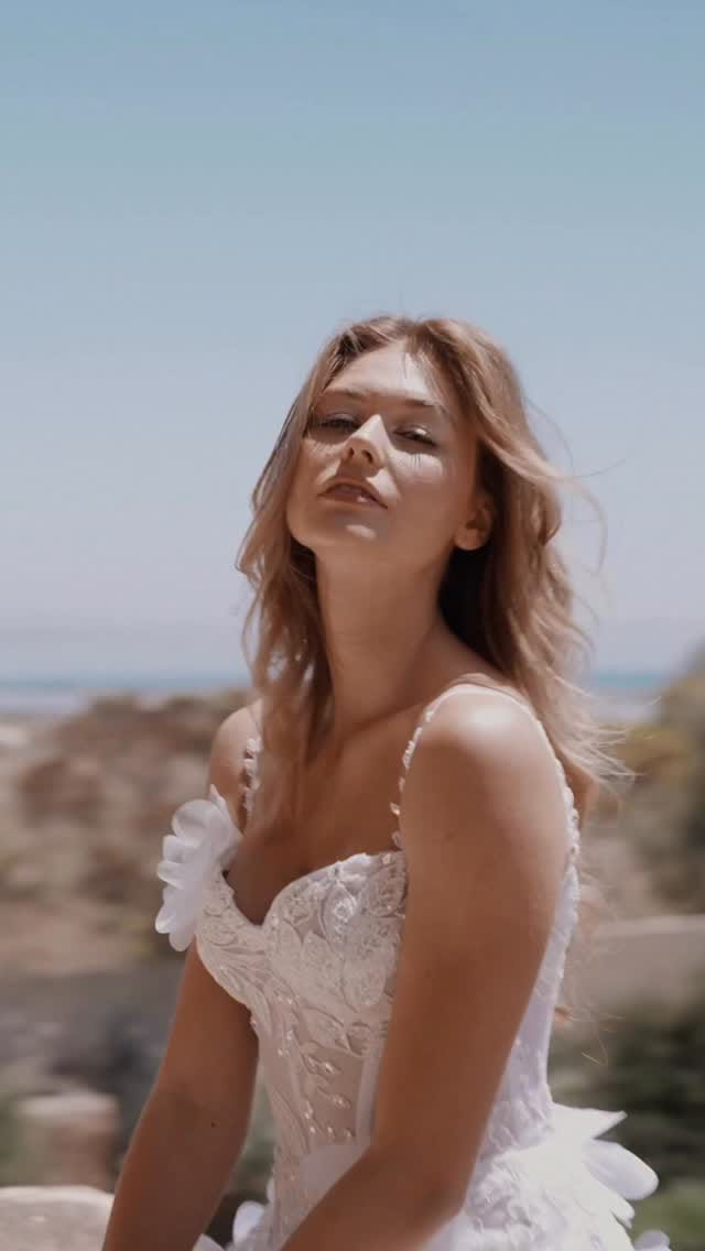 Post 10 by Maison Dorra Dhahri on Instagram (video)