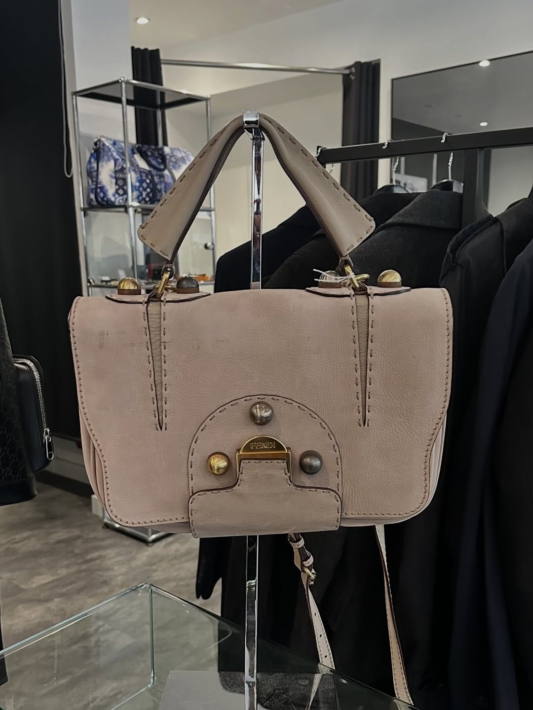 Post 6 by Trocmodeluxe on Instagram (carousel)