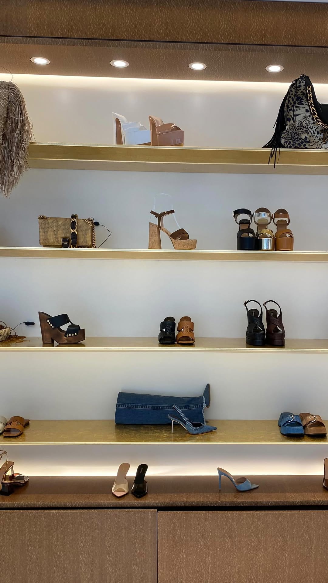 Post 1 by Biondini Paris on Instagram (video)