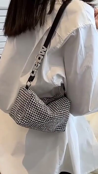 Post 4 by Bruna B. Huet on Instagram (video)