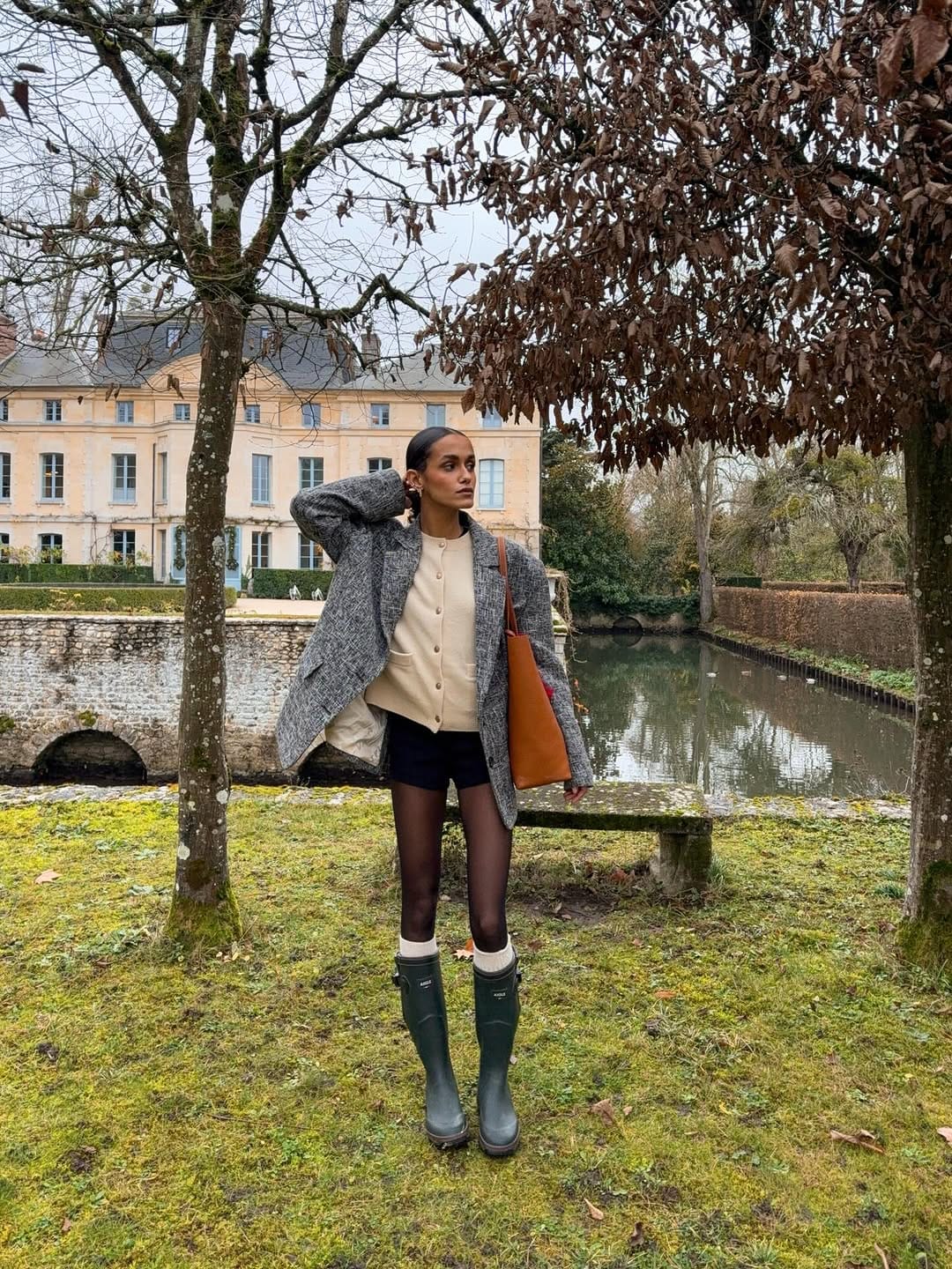 Post 6 by Elisabeth Antus on Instagram (carousel)