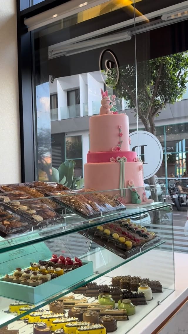 Post 3 by La Prunelle Pâtisserie on Instagram (video)