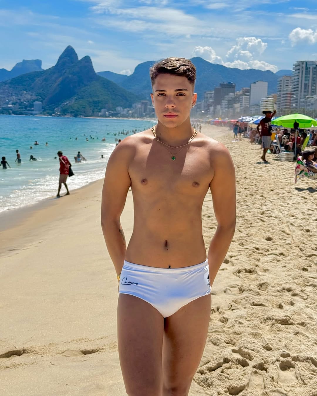 Post 9 by Lucas Leite Cetraro on Instagram (carousel)
