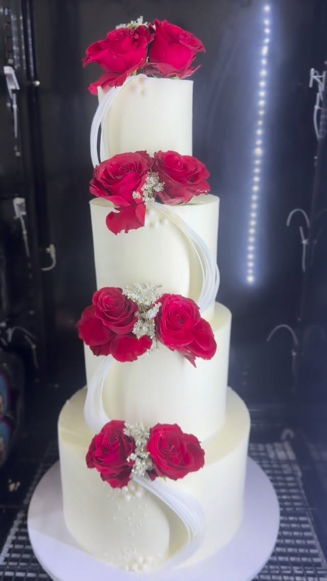 Post 9 by Amel | Wedding Cake on Instagram (video)