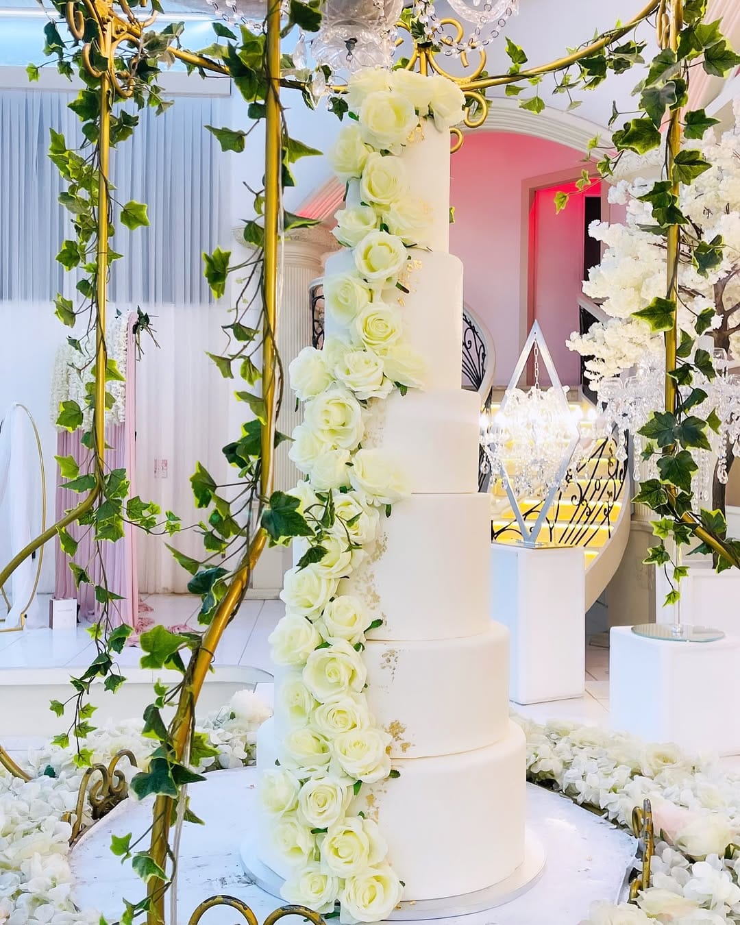 Post 10 by Amel | Wedding Cake on Instagram (image)