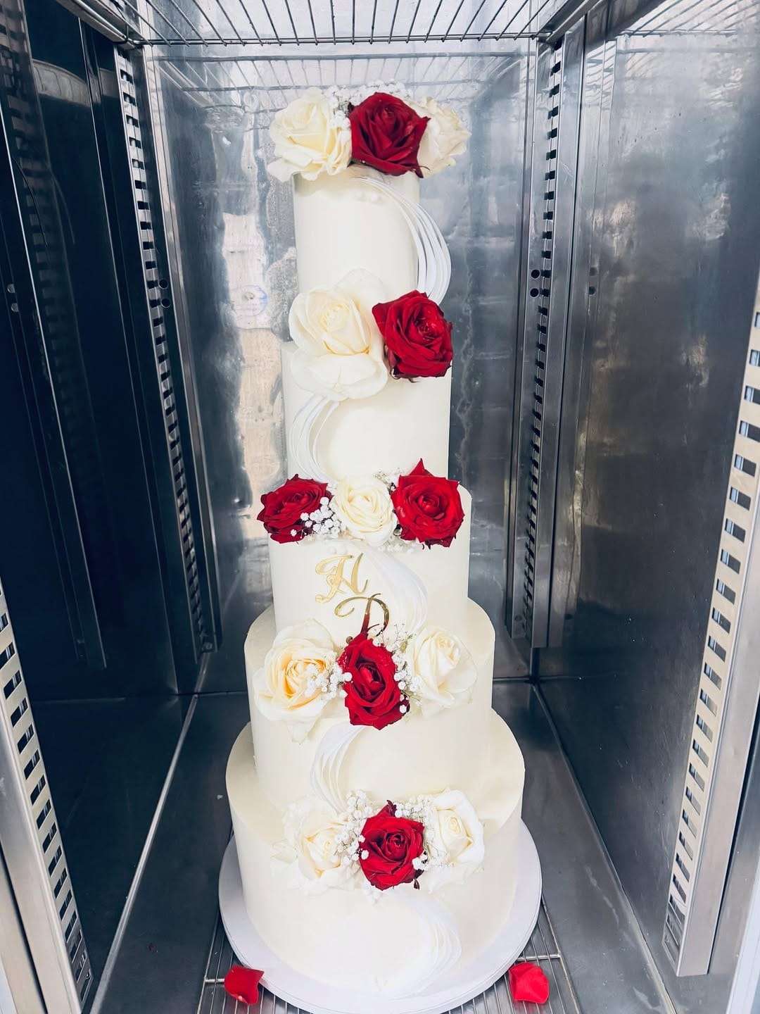 Post 2 by Amel | Wedding Cake on Instagram (image)
