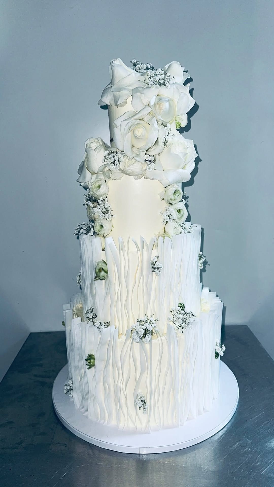 Post 1 by Amel | Wedding Cake on Instagram (video)