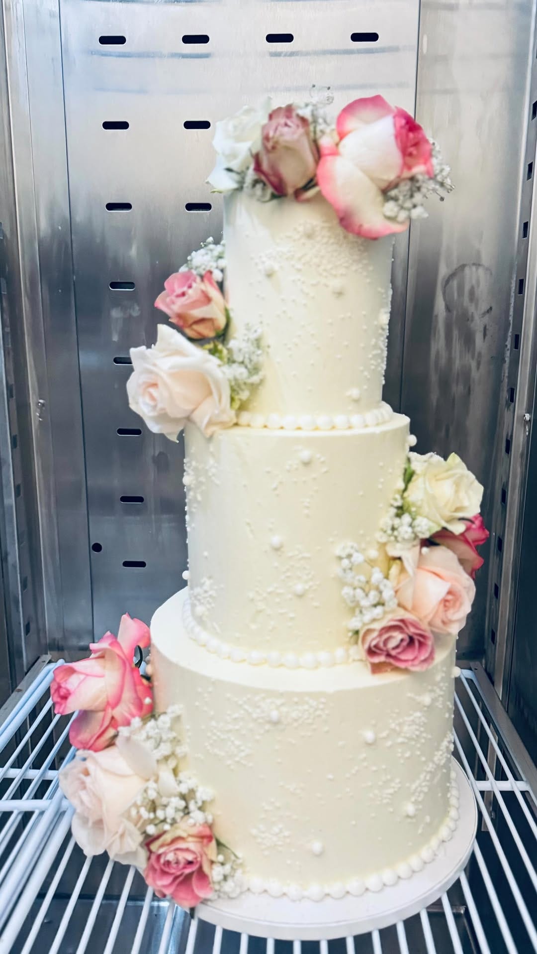 Post 4 by Amel | Wedding Cake on Instagram (video)