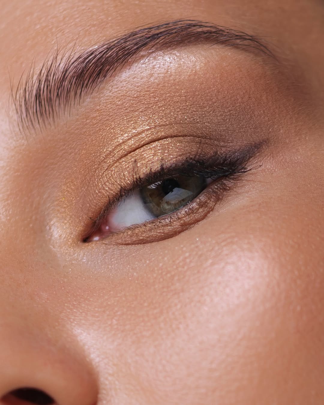 Post 5 by UNIQUE COSMETICS on Instagram (image)