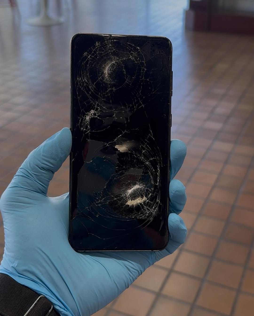 Post 7 by iParis Cellphone Repair on Instagram (carousel)