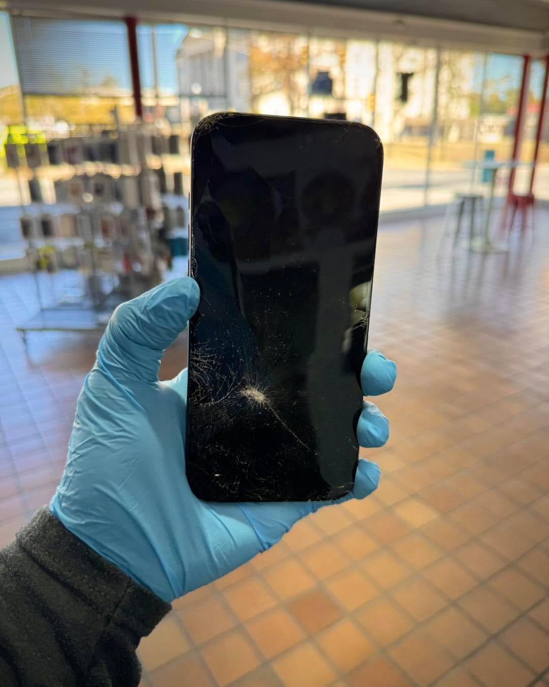 Post 5 by iParis Cellphone Repair on Instagram (image)