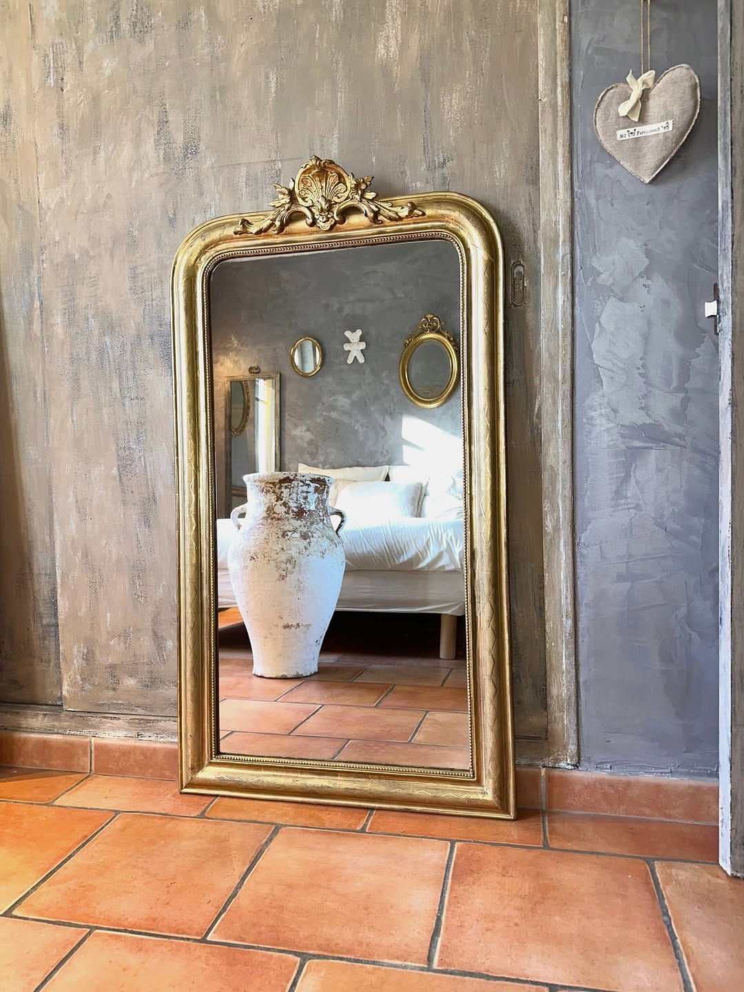 Post 3 by Laura | L’art et la manière brocante on Instagram (image)
