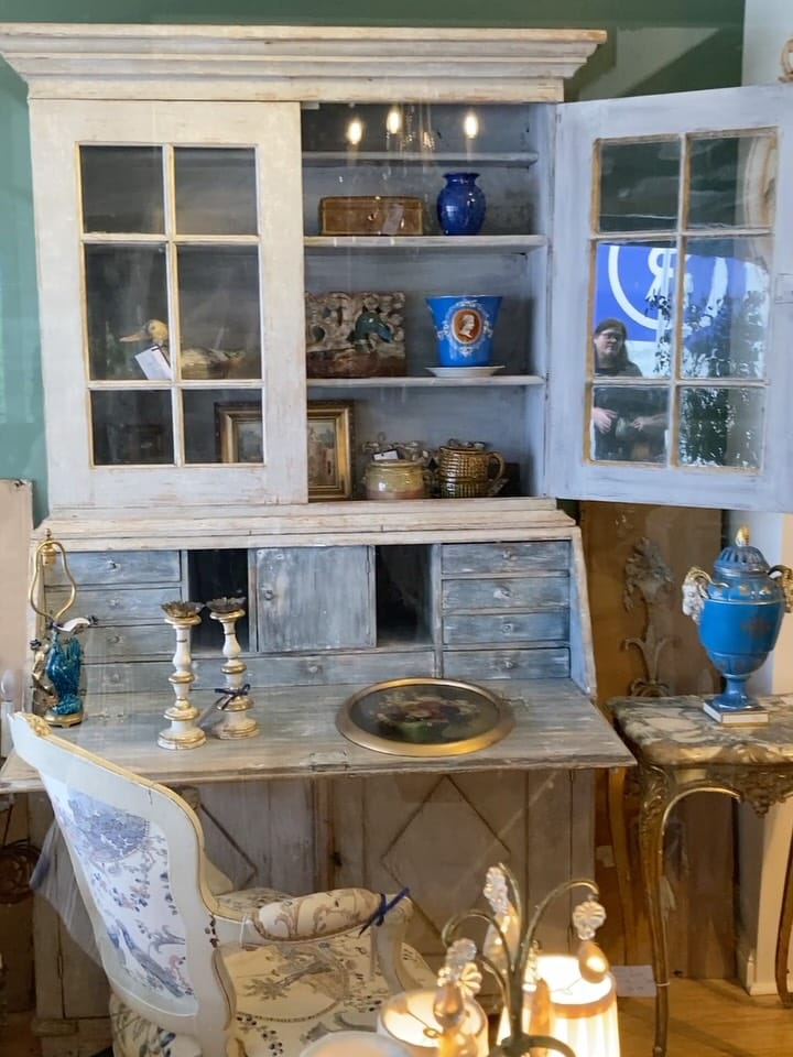 Post 1 by Lydie du Bray Antiques on Instagram (carousel)