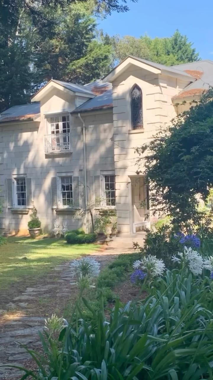 Post 4 by Lydie du Bray Antiques on Instagram (video)