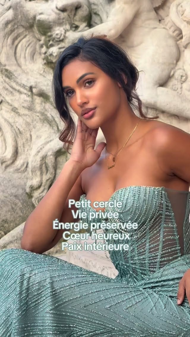 Post 3 by Amélie 👑 on Instagram (video)