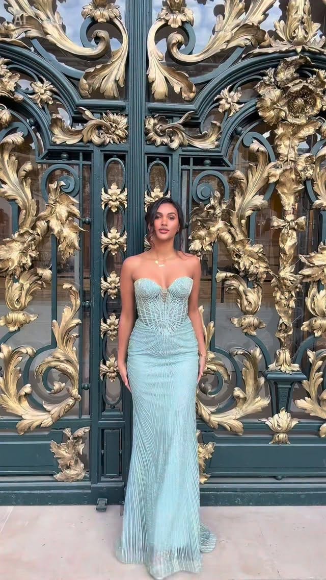 Post 1 by Amélie 👑 on Instagram (video)