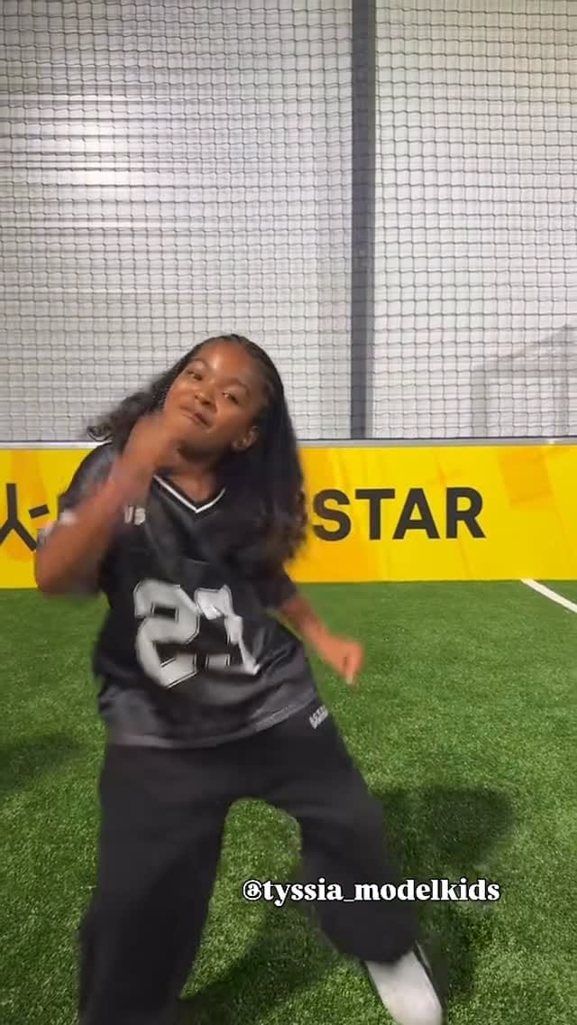 Post 10 by Tyssia & Trévys 📸🎥 on Instagram (video)