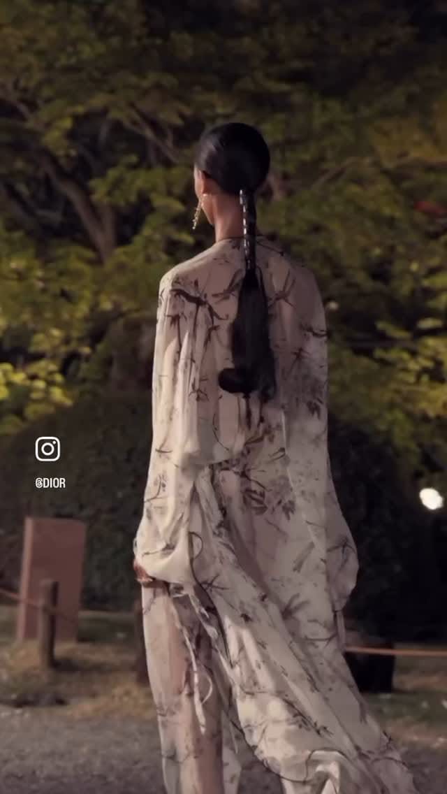 Post 10 by Elodie Xoureja on Instagram (video)