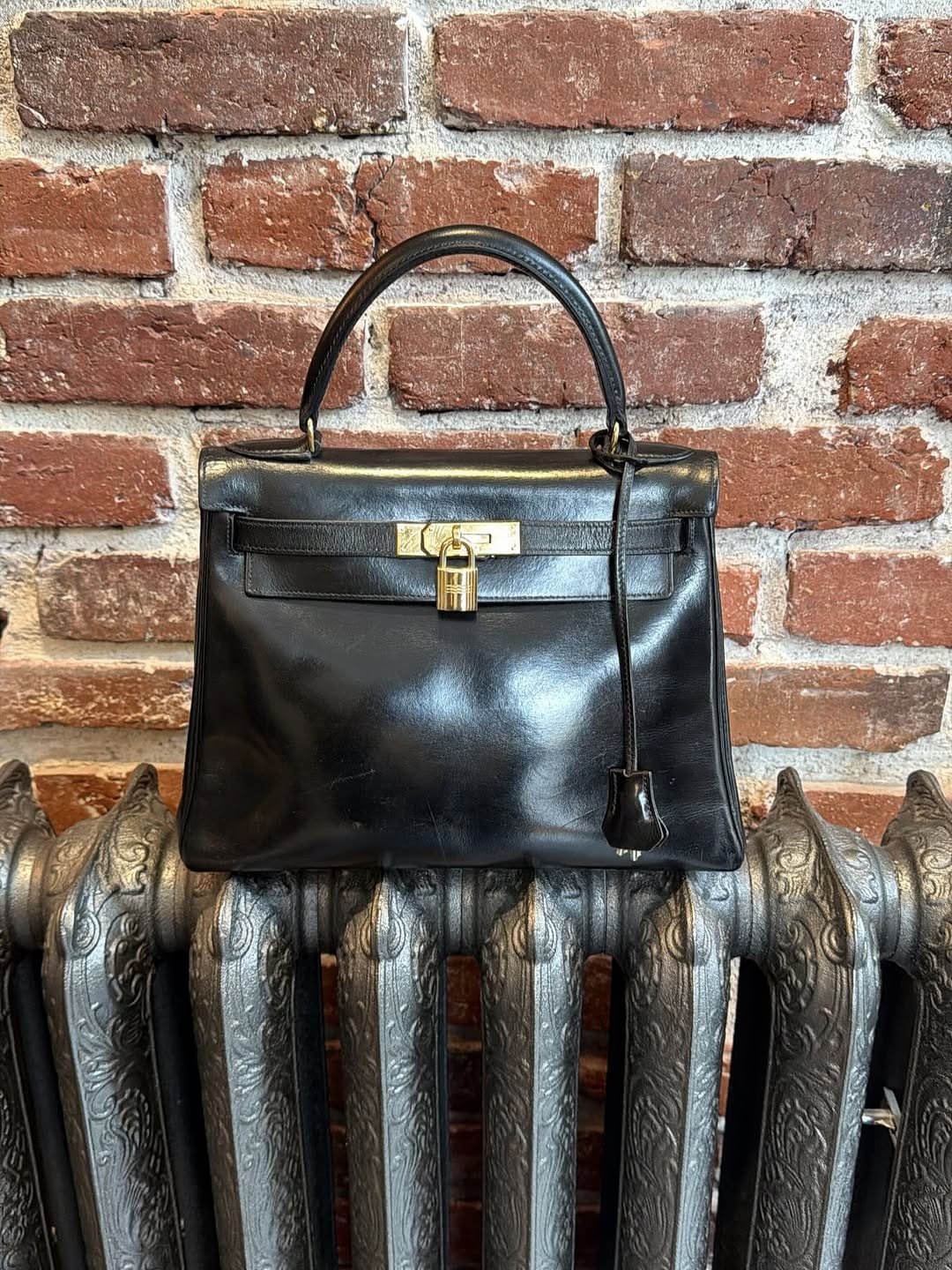 Post 2 by HK VINTAGE on Instagram (carousel)